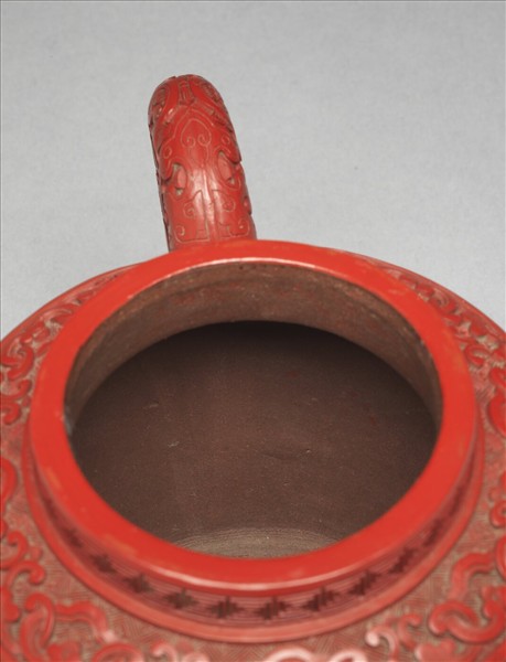 紫砂雕漆雜寶紋壺