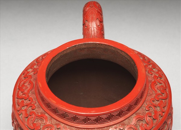 紫砂雕漆雜寶紋壺