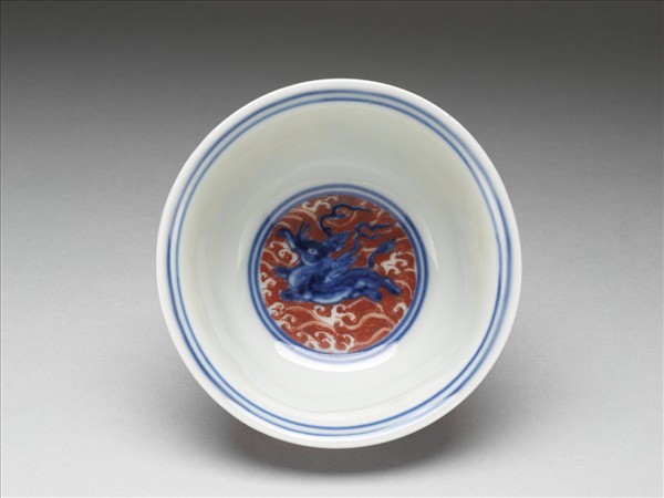 青花描紅海獸紋碗