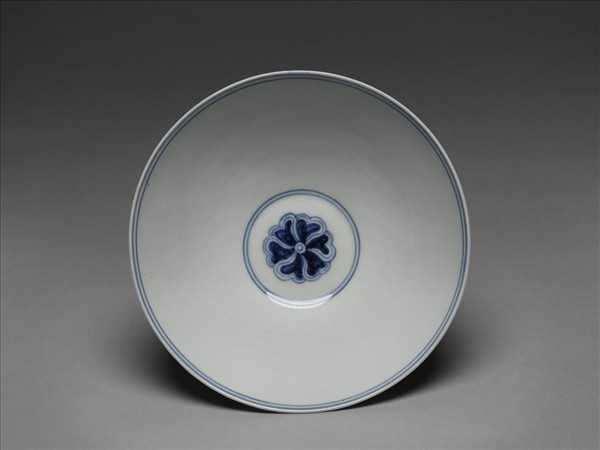 青花纏枝番蓮紋碗