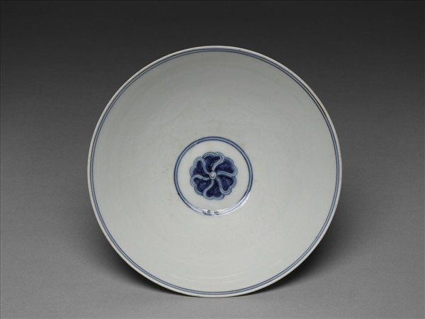 青花纏枝番蓮紋碗
