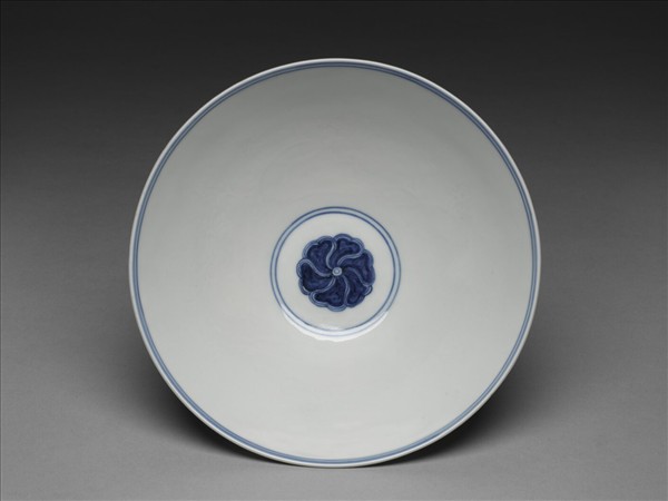 青花纏枝番蓮紋碗
