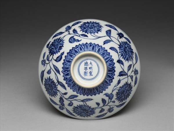 青花纏枝番蓮紋碗