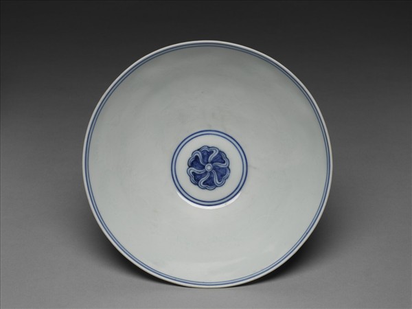 青花纏枝番蓮紋碗