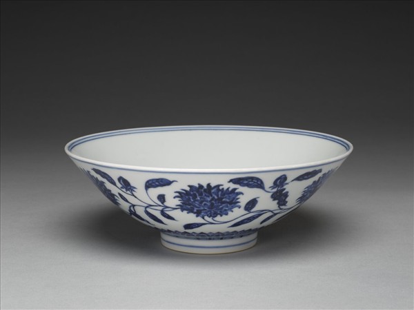 青花轉枝芍藥紋碗