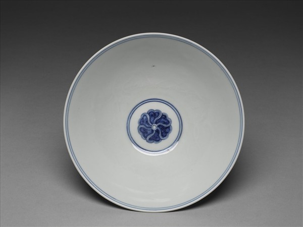 青花纏枝番蓮紋碗