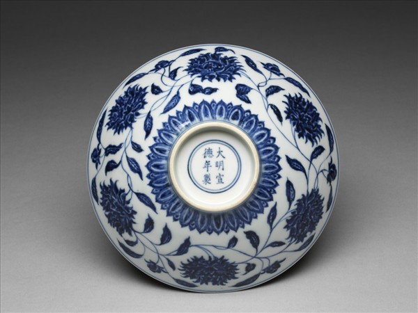 青花纏枝番蓮紋碗