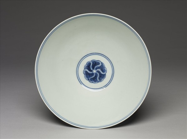 青花纏枝番蓮紋碗