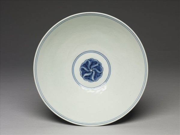 青花纏枝番蓮紋碗