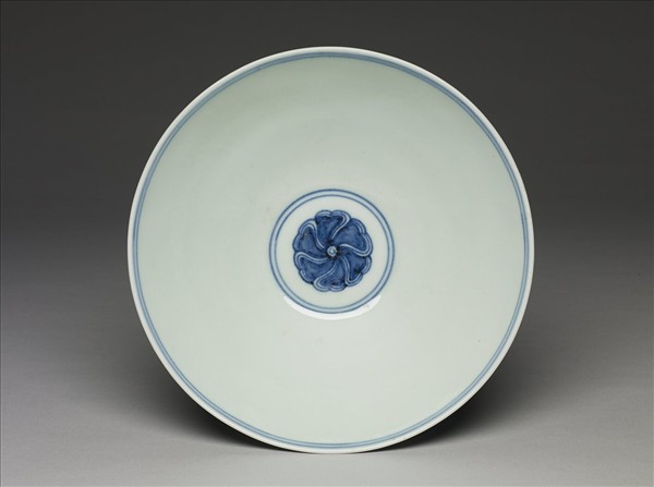 青花纏枝番蓮紋碗