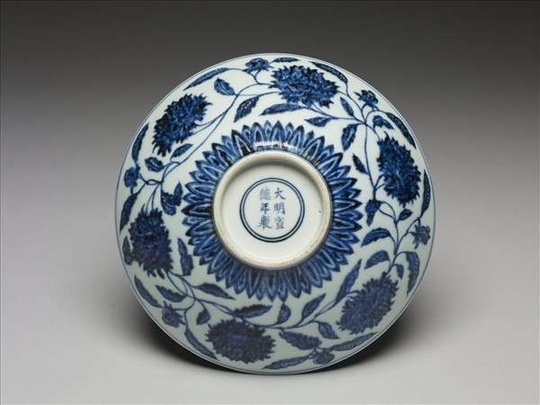 青花纏枝番蓮紋碗