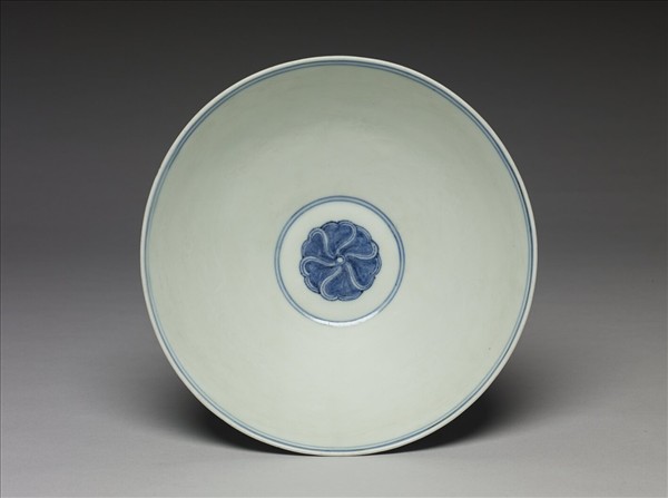 青花纏枝番蓮紋碗