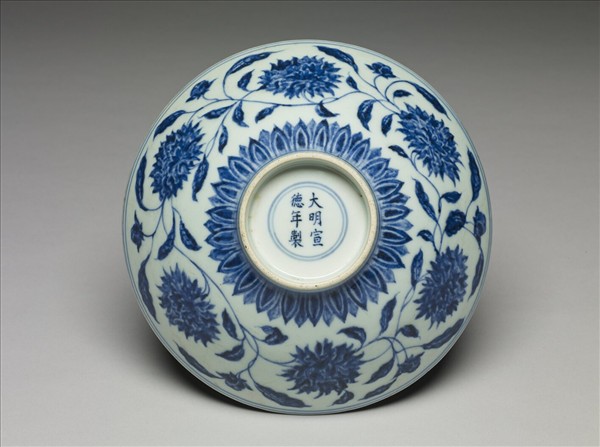 青花纏枝番蓮紋碗