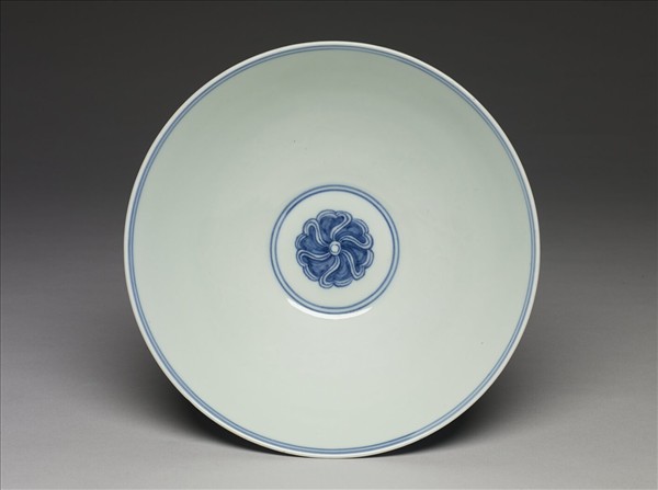 青花纏枝番蓮紋碗