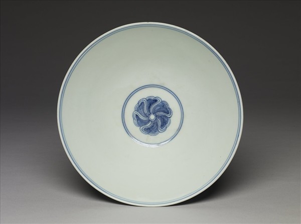 青花纏枝番蓮紋碗