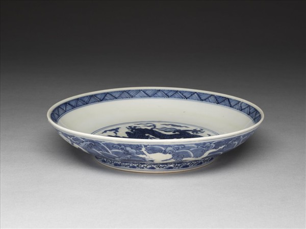 青花波濤龍紋盤