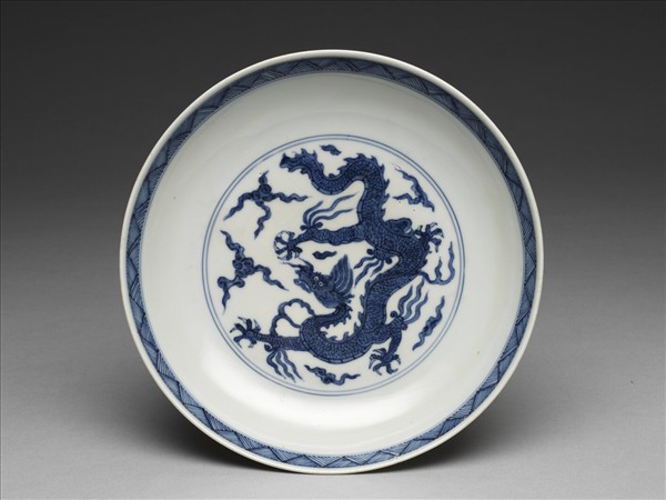 青花波濤龍紋盤