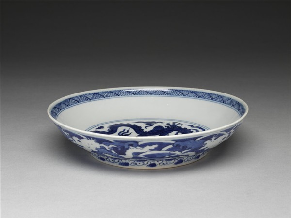 青花波濤龍紋盤