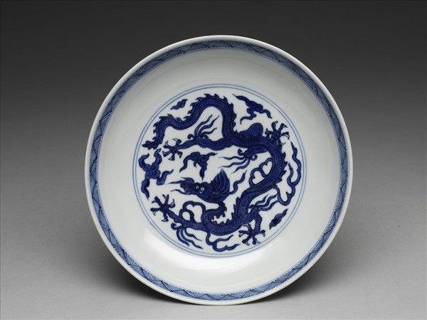 青花波濤龍紋盤