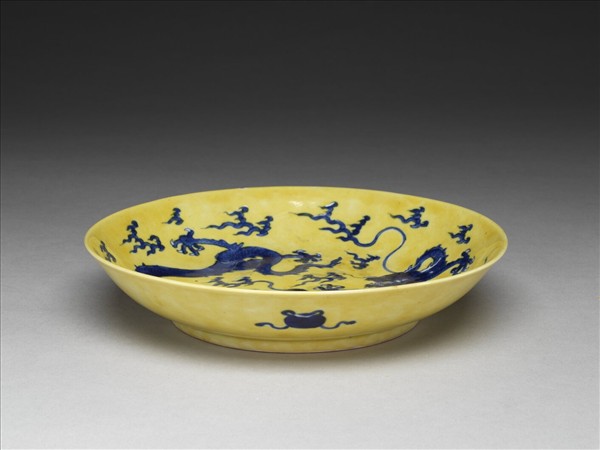 黃地青花雙龍紋盤