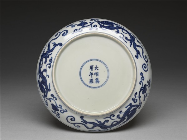 青花歲寒三友人物圖盤