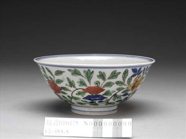 五彩四季花卉紋碗