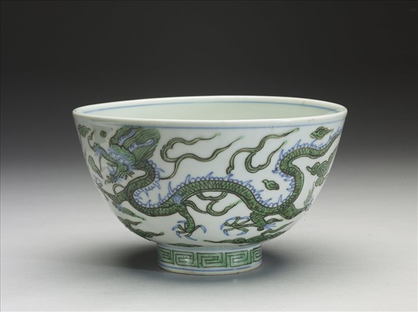 白地綠彩雙龍紋碗