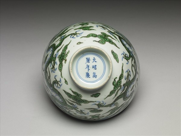 白地綠彩雙龍紋碗