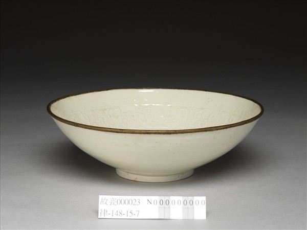 青白瓷印花博古花卉紋碗