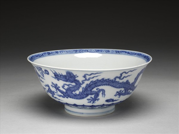青花雲龍紋碗
