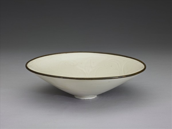 定窯 白瓷劃花蓮花紋碗