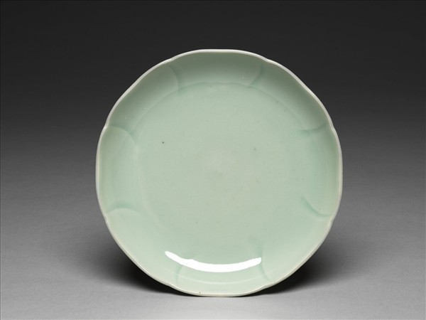 青瓷花口盤