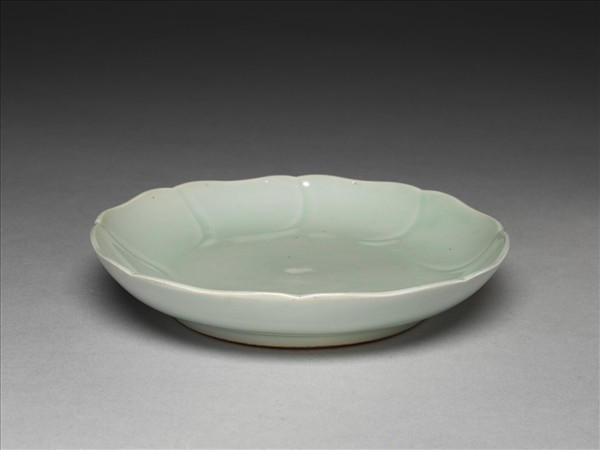 青瓷花口盤
