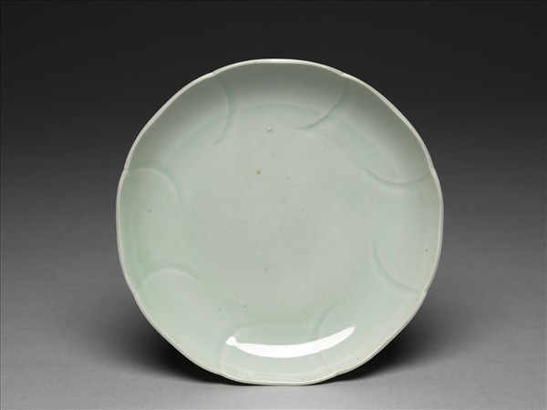 青瓷花口盤