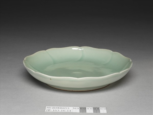 青瓷花口盤