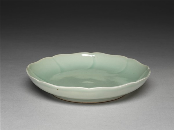 青瓷花口盤