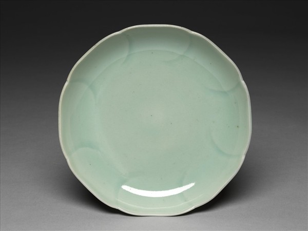 青瓷花口盤