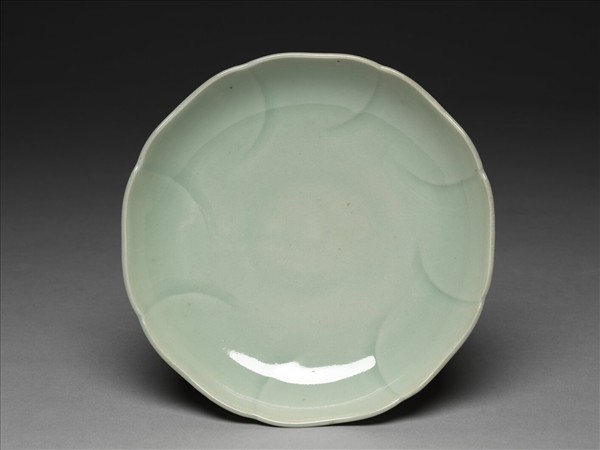 青瓷花口盤