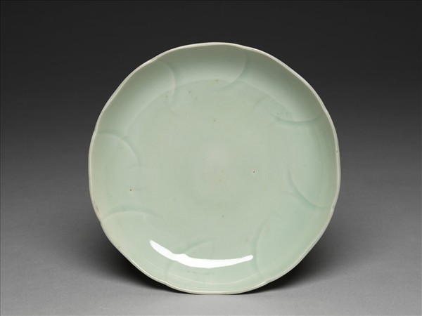 青瓷花口盤