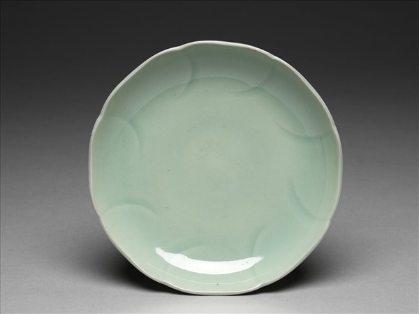 青瓷花口盤