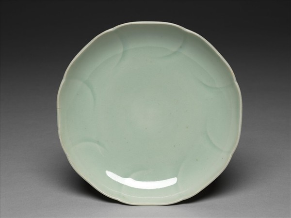 青瓷花口盤