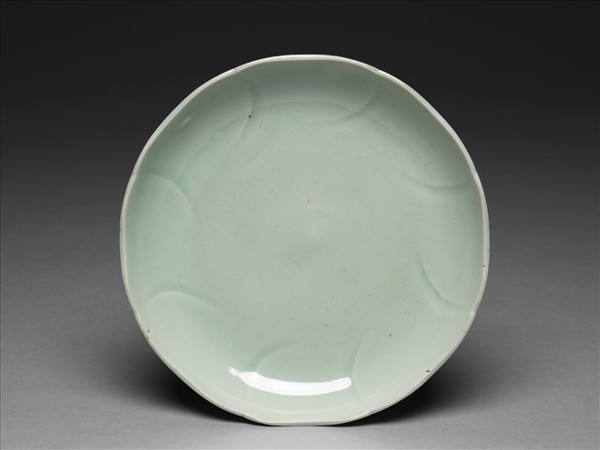 青瓷花口盤