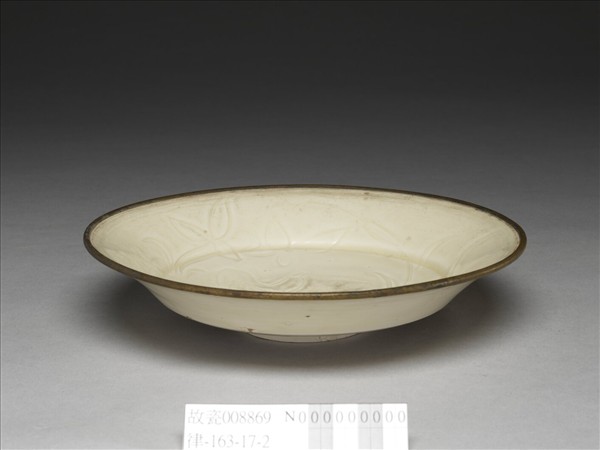定窯 白瓷劃花雙鳧紋折腰盤