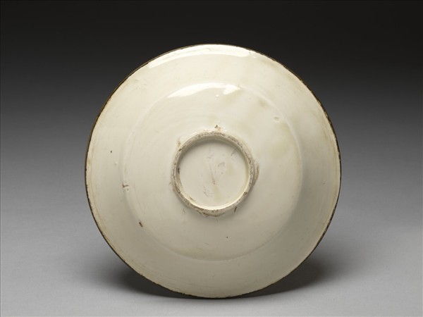 定窯 白瓷劃花雙鳧紋折腰盤