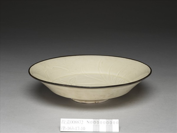 定窯 白瓷劃花雙鳧紋折腰盤