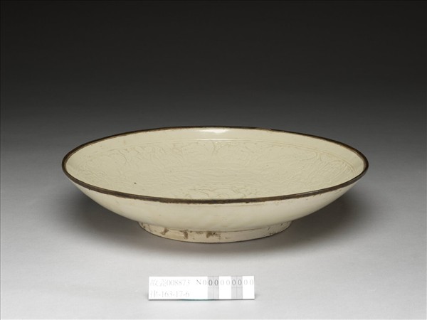 定窯 白瓷印花蓮塘雙魚紋盤