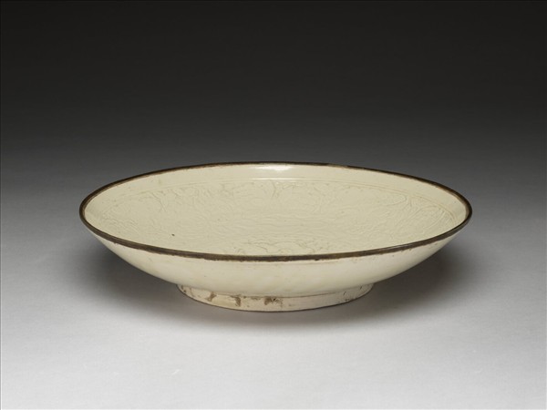 定窯 白瓷印花蓮塘雙魚紋盤