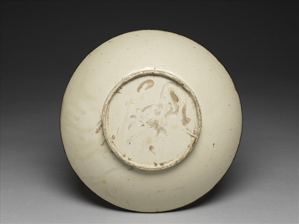 定窯 白瓷印花蓮塘雙魚紋盤