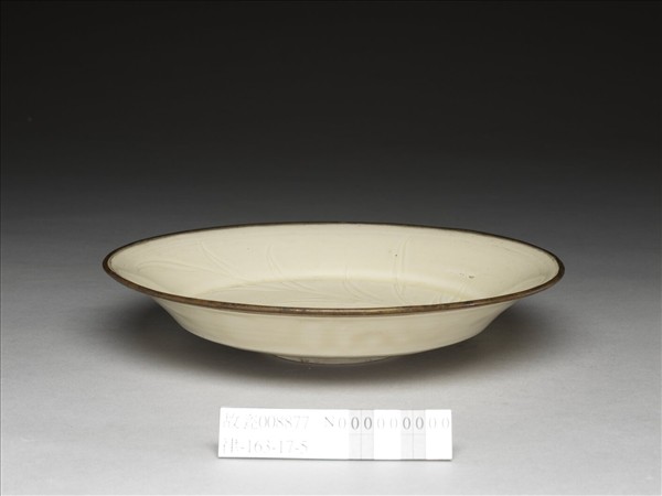 定窯 白瓷劃花雙鳧紋折腰盤