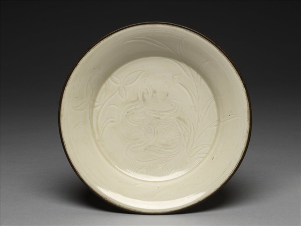 定窯 白瓷劃花雙鳧紋折腰盤